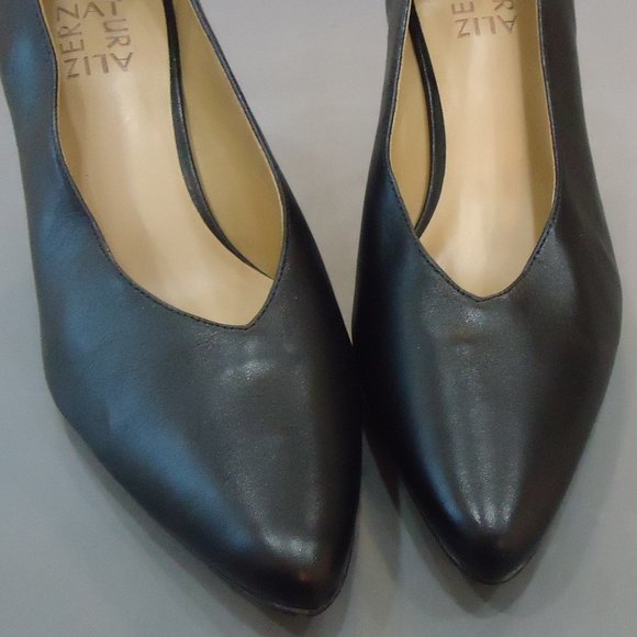 Naturalizer Black Heels Classic Design - Picture 3 of 15